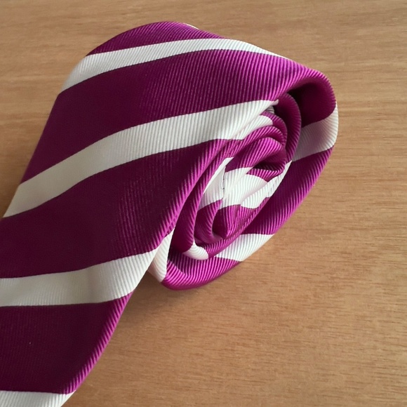 Charles Tyrwhitt striped 100% silk tie 60" L 3.5" W purple white classic office - Picture 2 of 4